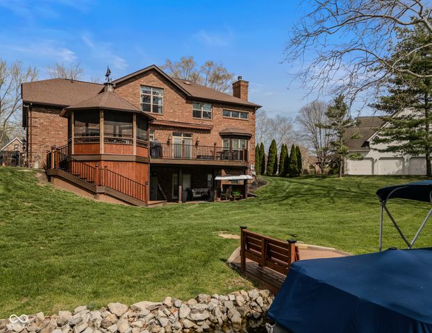 4695 Stonebridge Court, Columbus, IN 47201