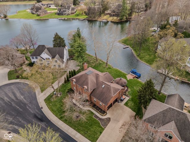 4695 Stonebridge Court, Columbus, IN 47201