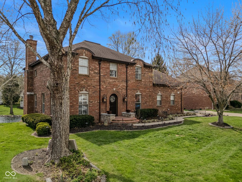 4695 Stonebridge Court, Columbus, IN 47201