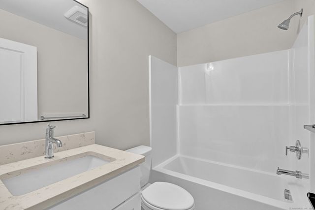 70 Whiting Street Apt G, Plainville, CT 06062