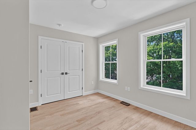 70 Whiting Street Apt G, Plainville, CT 06062