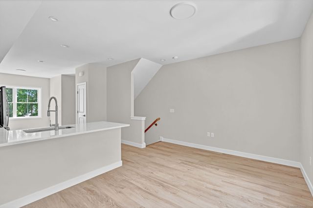 70 Whiting Street Apt G, Plainville, CT 06062