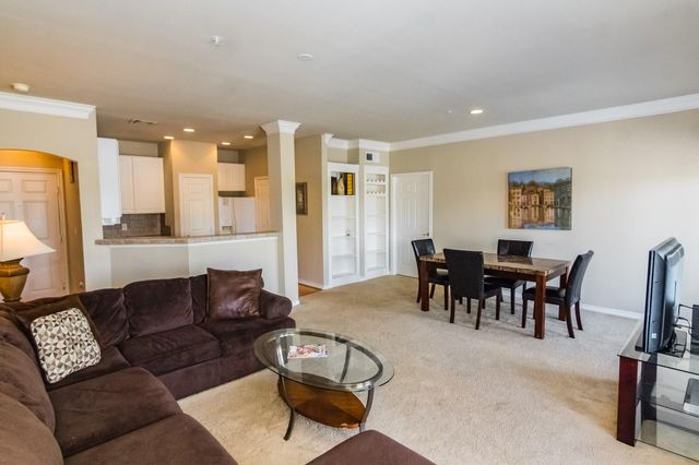 2400 Mccue Road 332, Houston, TX 77056