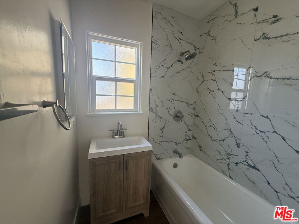 Image 11 of property listing at 2417 W Vernon Avenue, Los Angeles, CA 90008