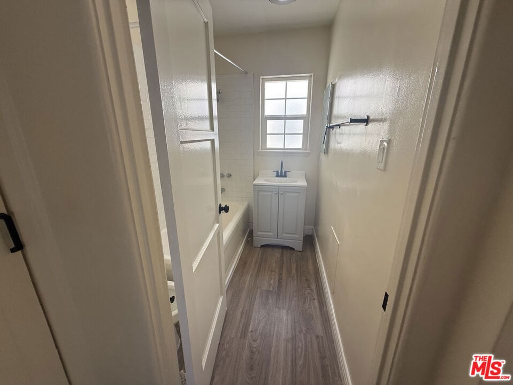 Image 17 of property listing at 2417 W Vernon Avenue, Los Angeles, CA 90008