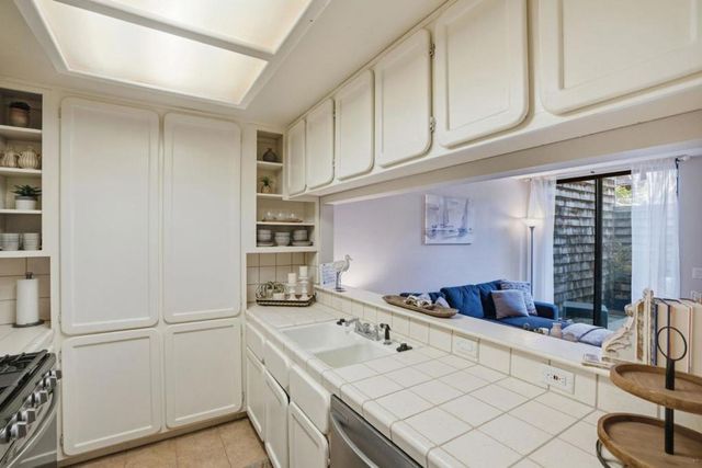 461 Dela Vina Avenue 103, Monterey, CA 93940