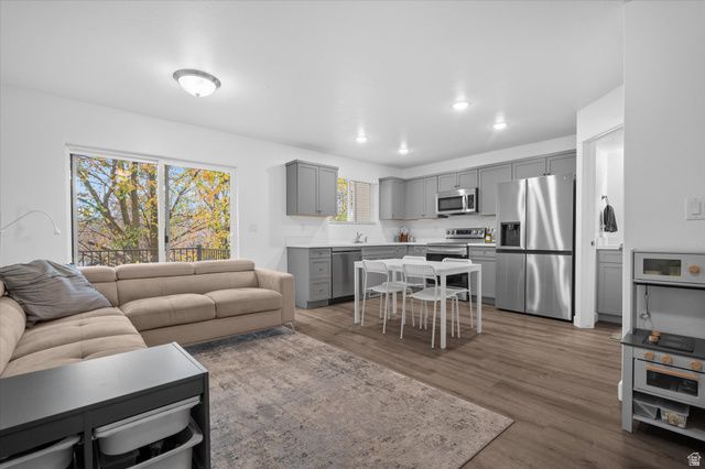 645 S PLUM CREEK LN, Ogden, UT 84404