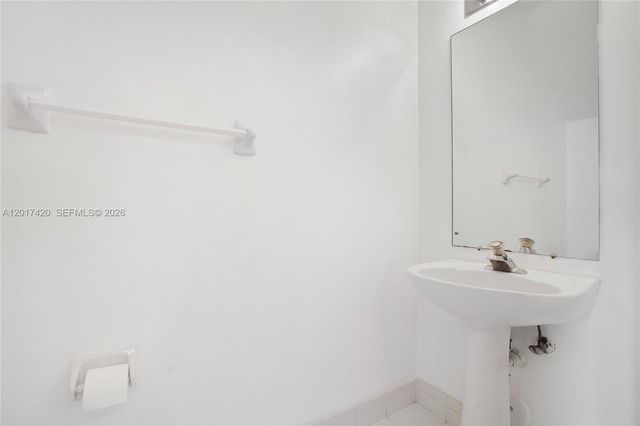 5610 NW 114th Pl 205, Doral, FL 33178