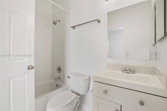5610 NW 114th Pl 205, Doral, FL 33178