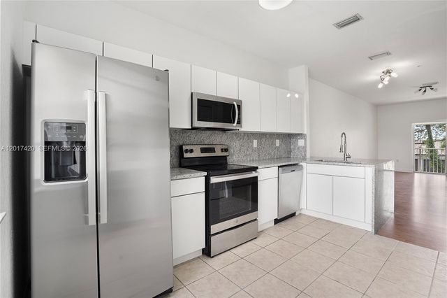 5610 NW 114th Pl 205, Doral, FL 33178