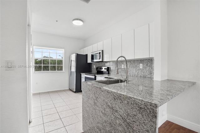 5610 NW 114th Pl 205, Doral, FL 33178