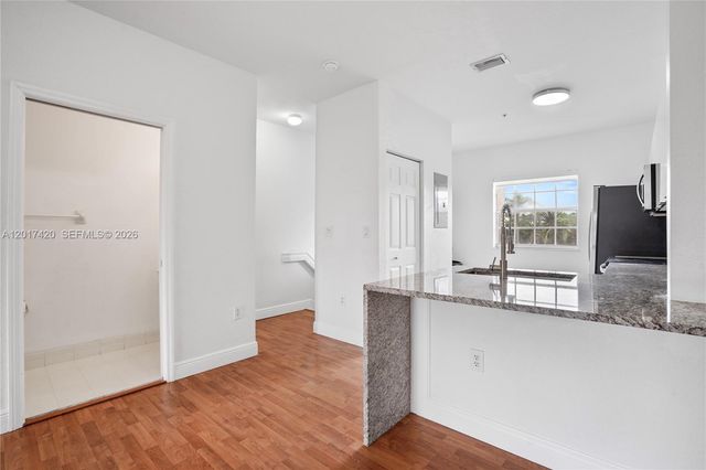 5610 NW 114th Pl 205, Doral, FL 33178