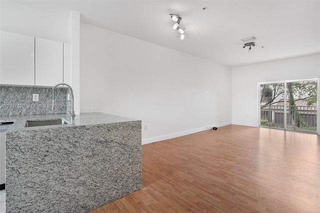 5610 NW 114th Pl 205, Doral, FL 33178