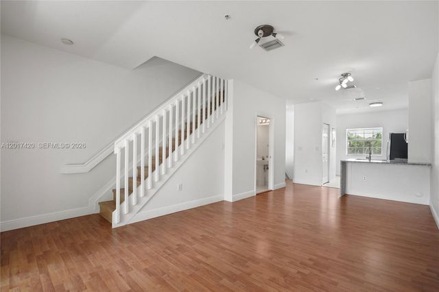 5610 NW 114th Pl 205, Doral, FL 33178