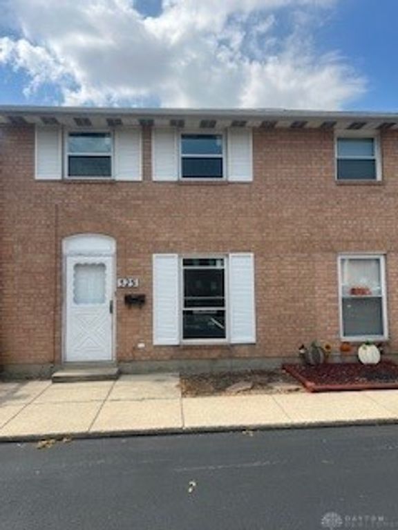 525 Adrian Court, Brookville, OH 45309