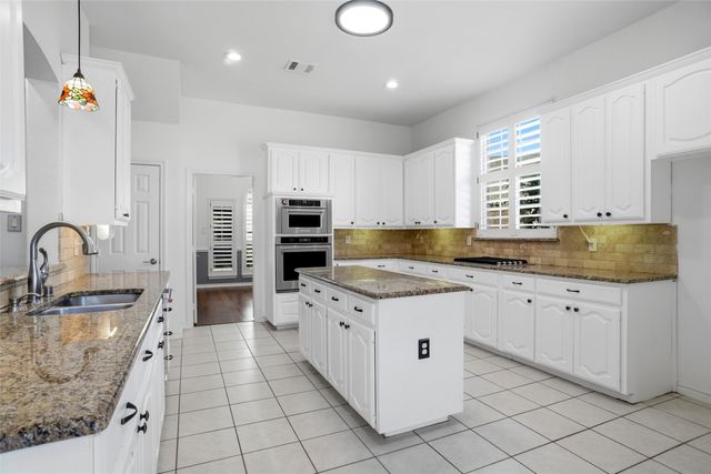 1717 Briaroaks Drive, Flower Mound, TX 75028