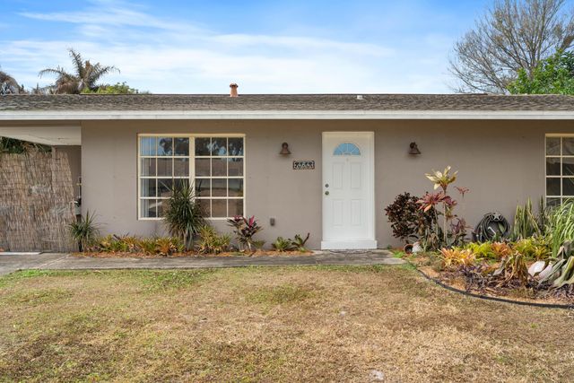 464 SE Asbury Lane, Port St. Lucie, Port St Lucie, FL 34983
