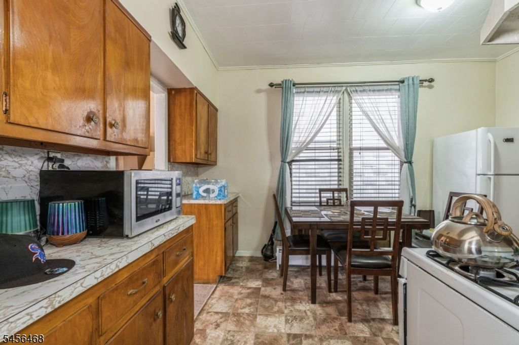 25 Greenville Ave, Jersey City, NJ 07305 — photo 2
