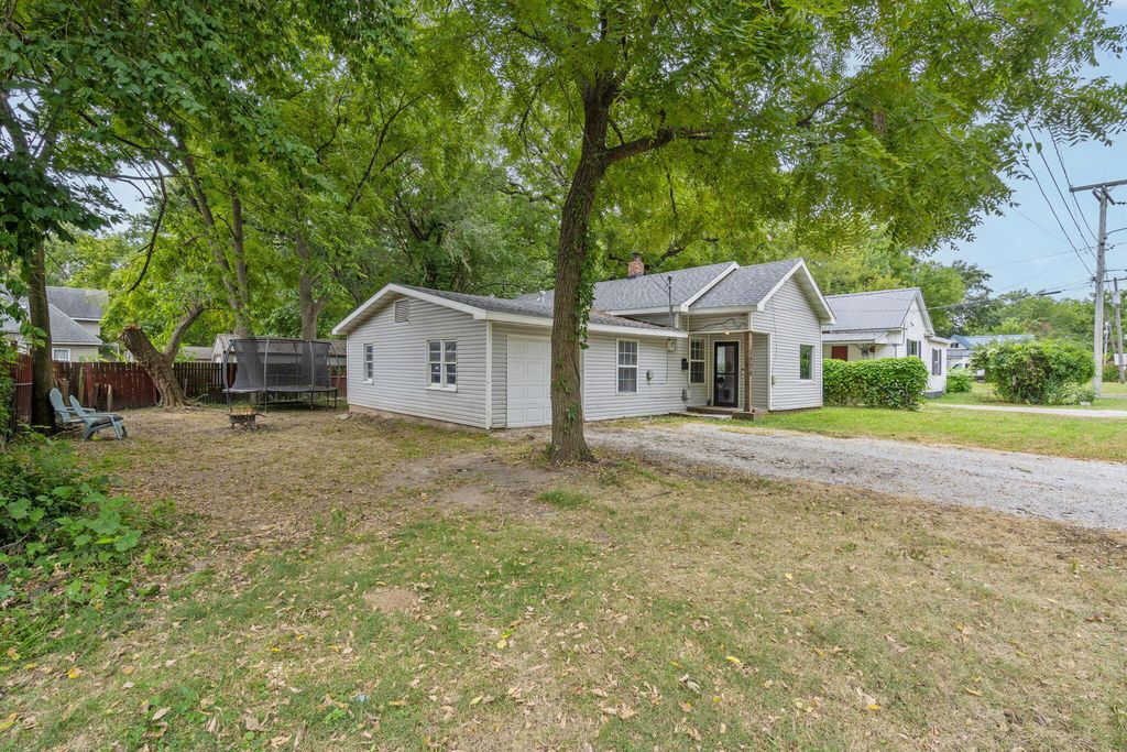 1226 East Scott Street, Springfield, MO 65802