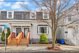 89 Blossom St 89, Chelsea, MA 02150