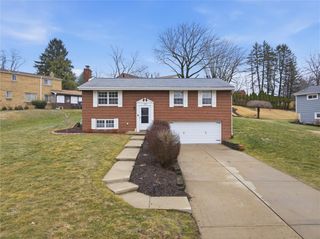 103 Treeview Dr, Moon/crescent Twp, PA 15108