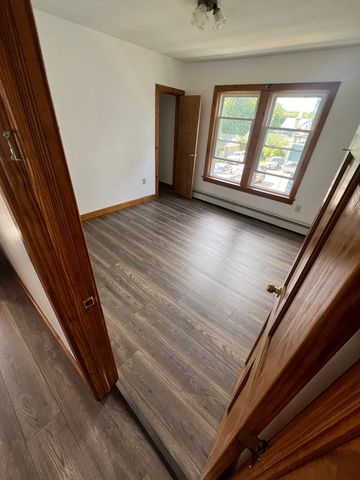 27 Chestnut St 2, Southbridge, MA 01550