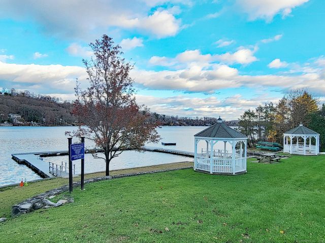 4 Candlewood Knolls Road, New Fairfield, CT 06812