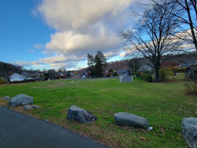 4 Candlewood Knolls Road, New Fairfield, CT 06812