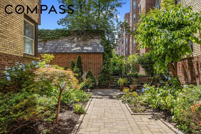 8510 34th Ave Apt 622, New York City, NY 11372