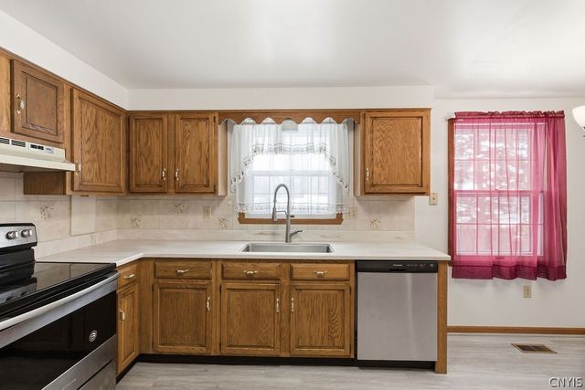 127 Dorando, Salina, NY 13090