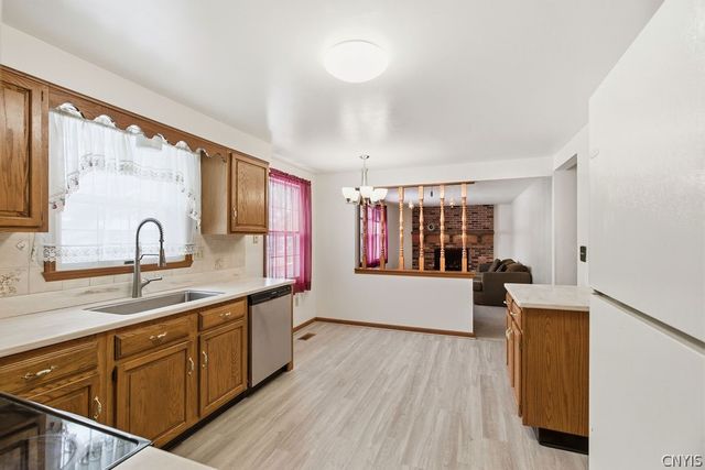 127 Dorando, Salina, NY 13090