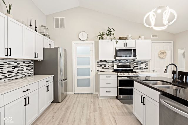 8452 W 87th Street, Indianapolis, IN 46278