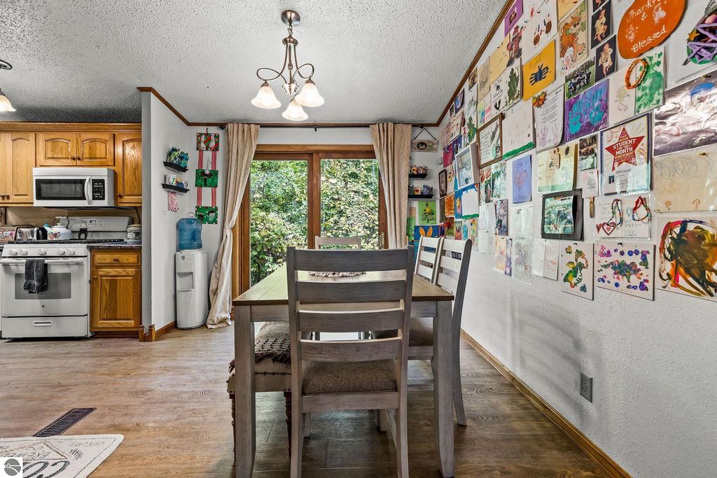 Image 10 of property listing at 4812 SE County Line Road, Shepherd, MI 48883