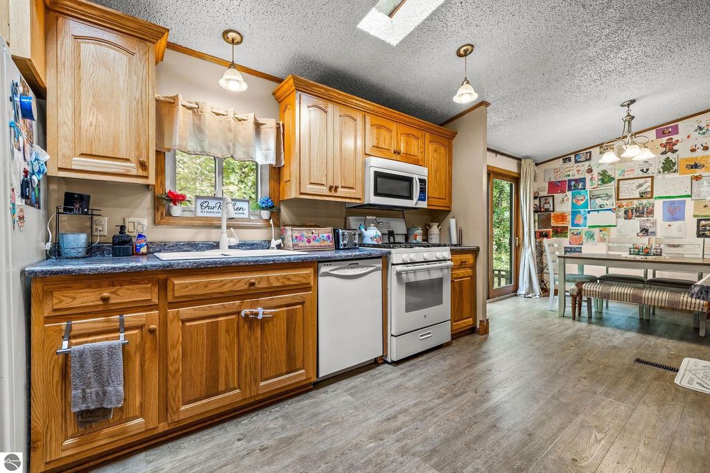 Image 11 of property listing at 4812 SE County Line Road, Shepherd, MI 48883