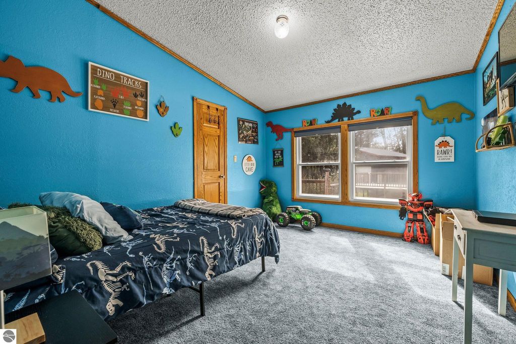 Image 15 of property listing at 4812 SE County Line Road, Shepherd, MI 48883