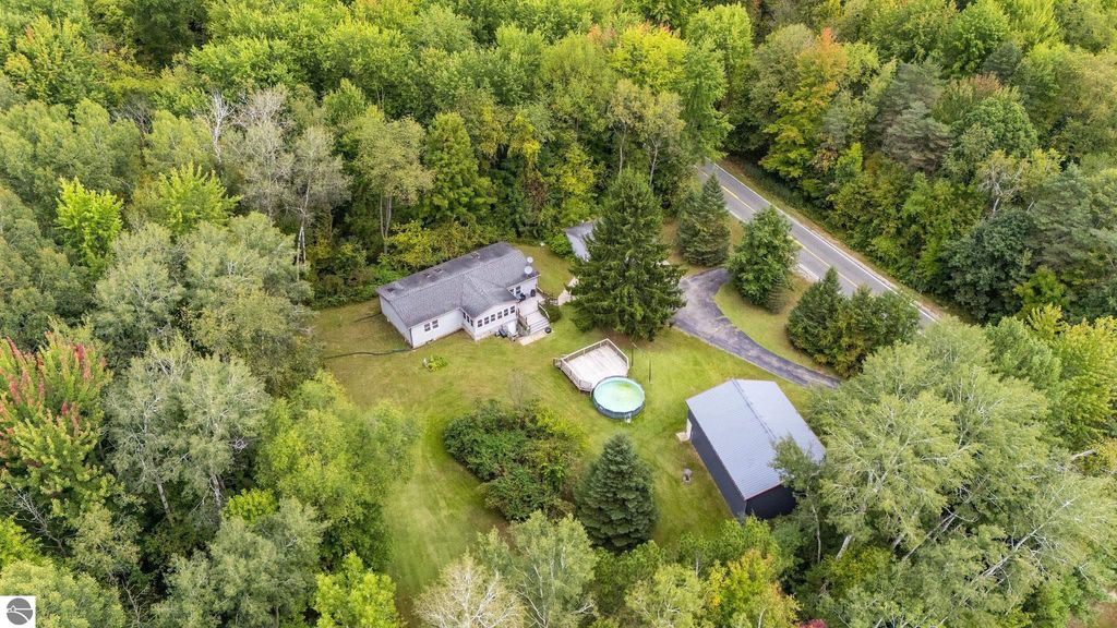 Image 24 of property listing at 4812 SE County Line Road, Shepherd, MI 48883
