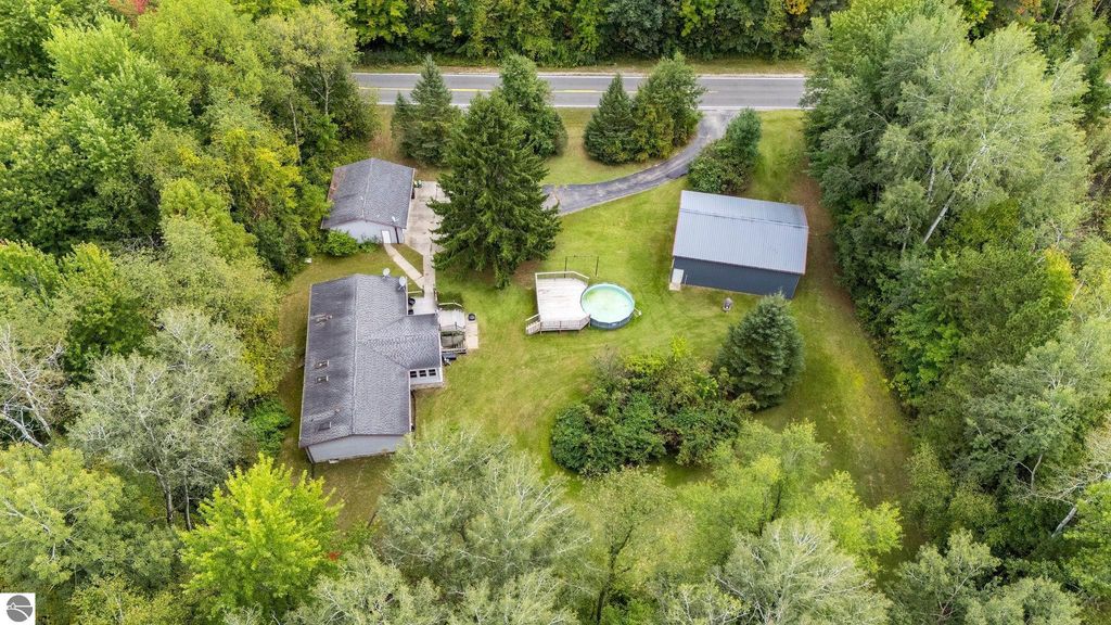 Image 29 of property listing at 4812 SE County Line Road, Shepherd, MI 48883