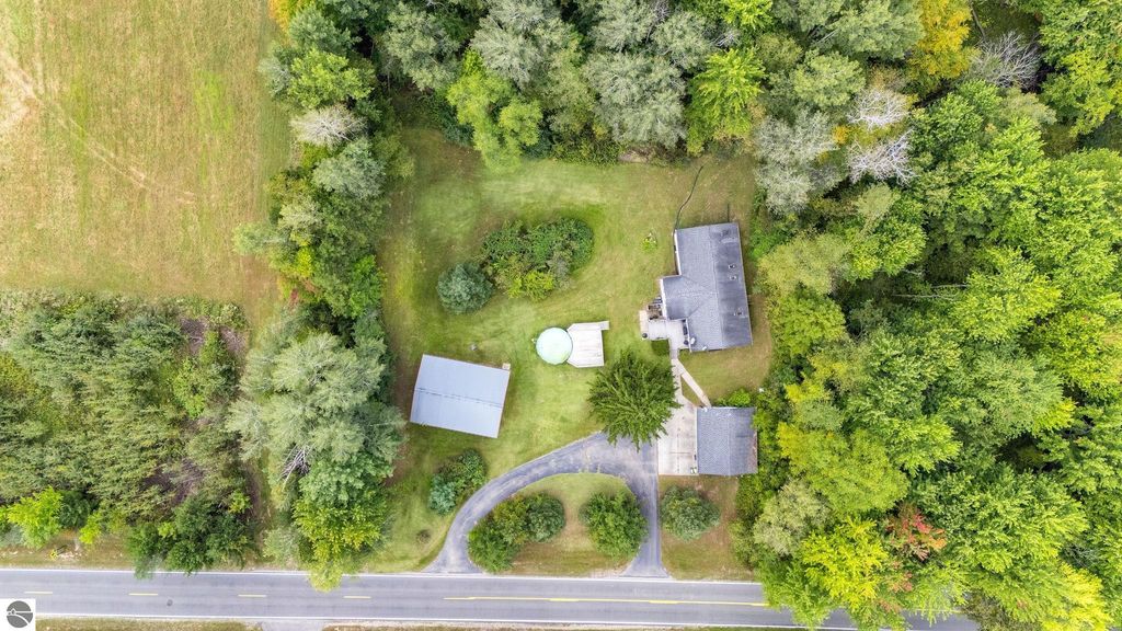 Image 30 of property listing at 4812 SE County Line Road, Shepherd, MI 48883
