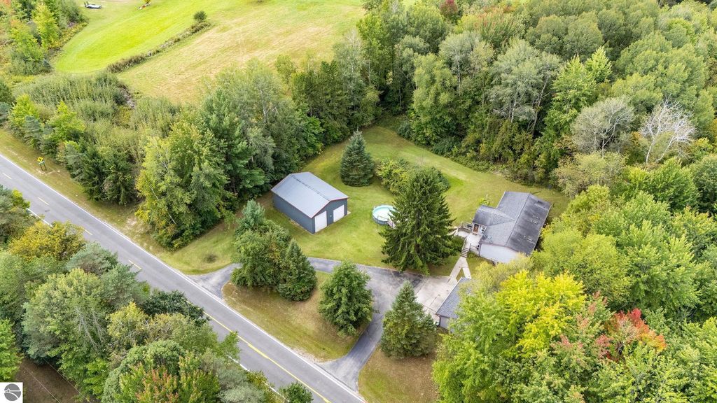 Image 31 of property listing at 4812 SE County Line Road, Shepherd, MI 48883