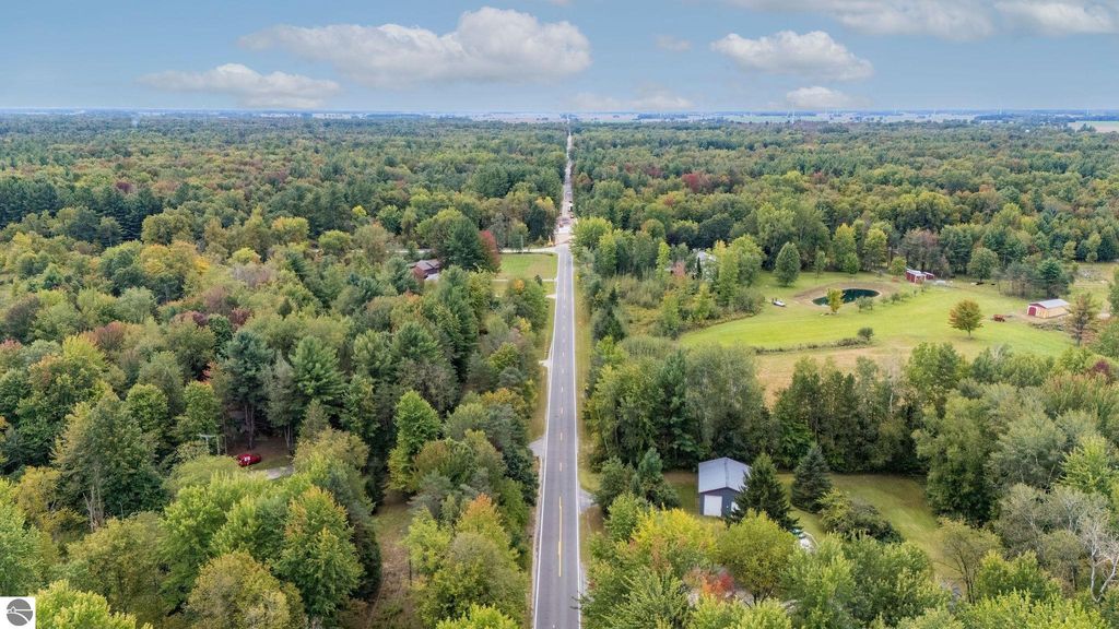Image 35 of property listing at 4812 SE County Line Road, Shepherd, MI 48883