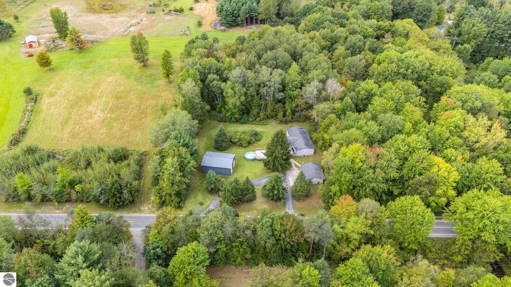 Image 38 of property listing at 4812 SE County Line Road, Shepherd, MI 48883