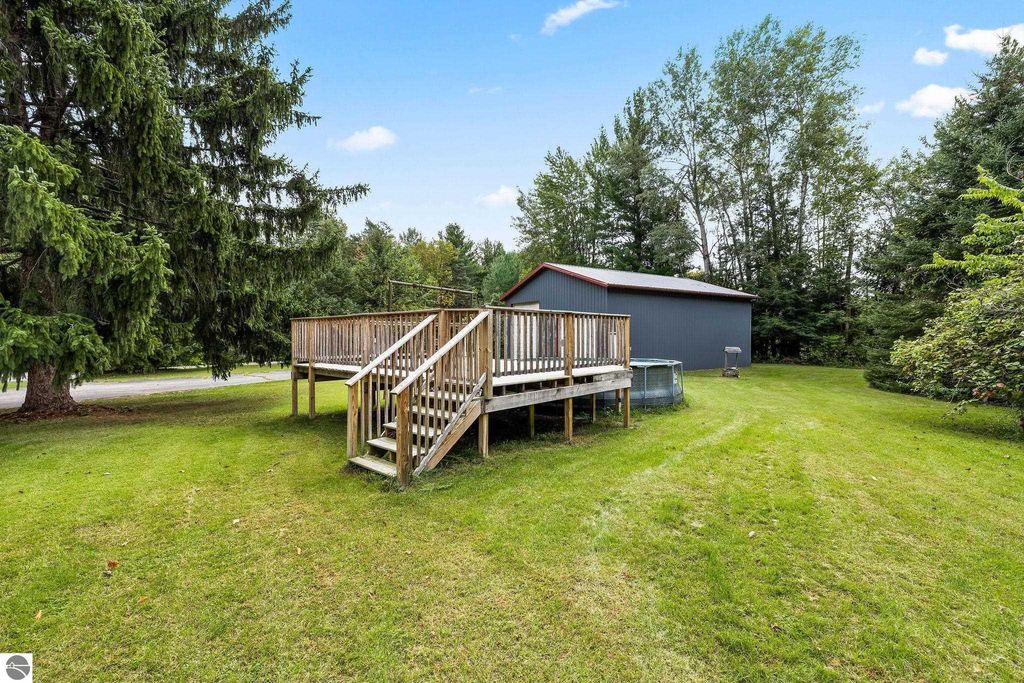 Image 41 of property listing at 4812 SE County Line Road, Shepherd, MI 48883