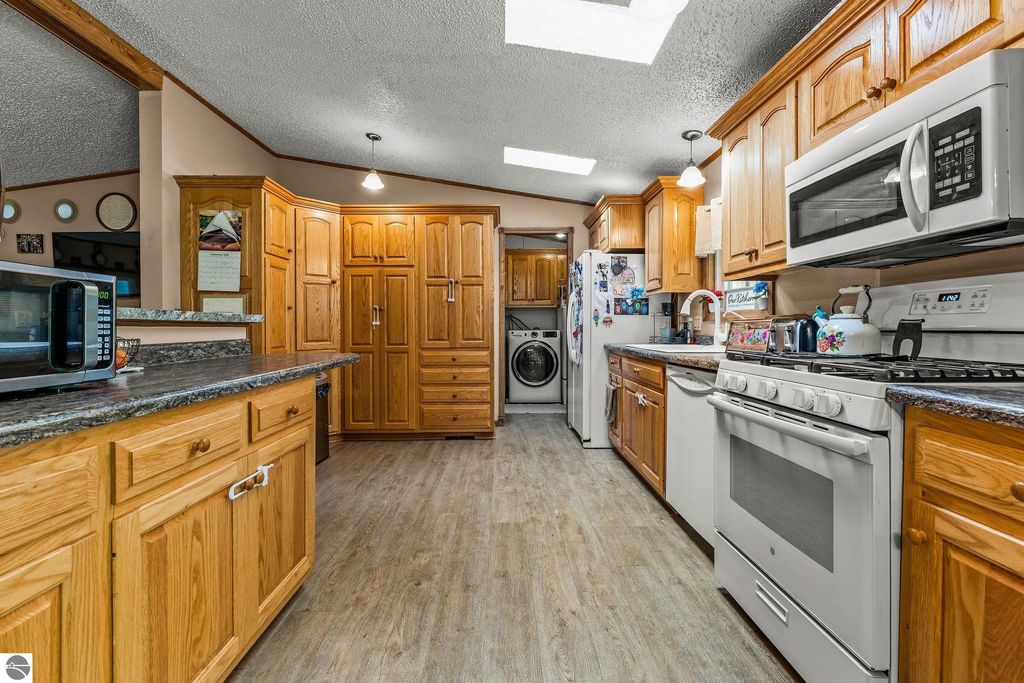 Image 44 of property listing at 4812 SE County Line Road, Shepherd, MI 48883