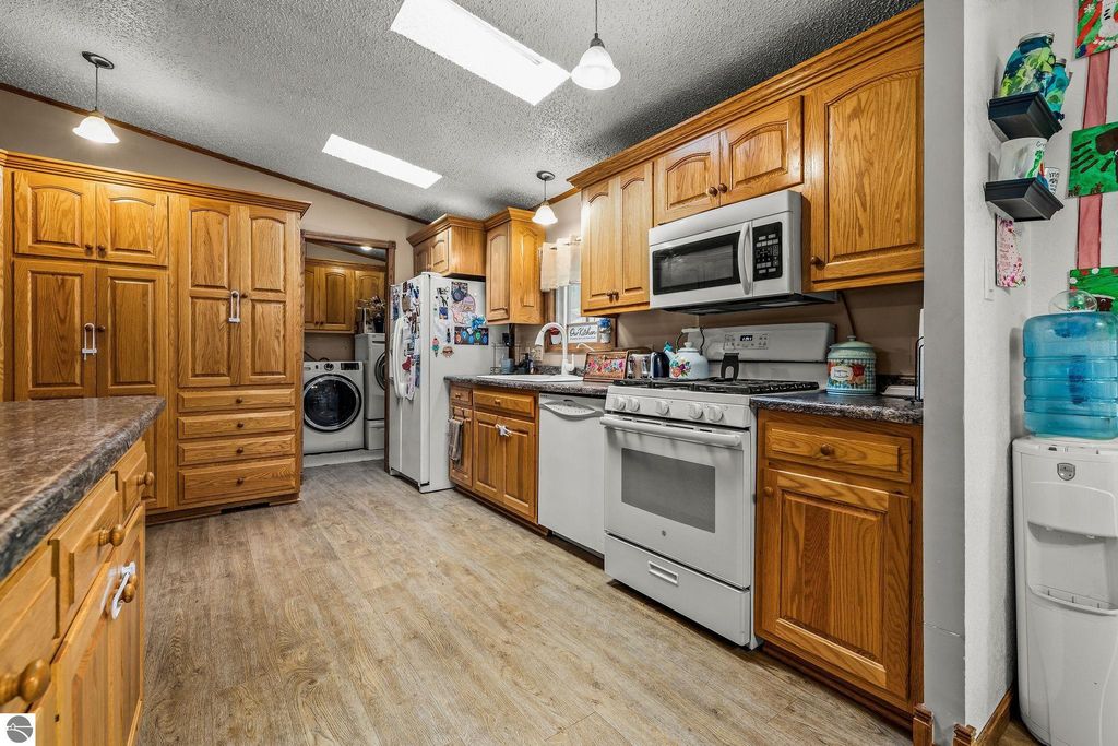Image 45 of property listing at 4812 SE County Line Road, Shepherd, MI 48883