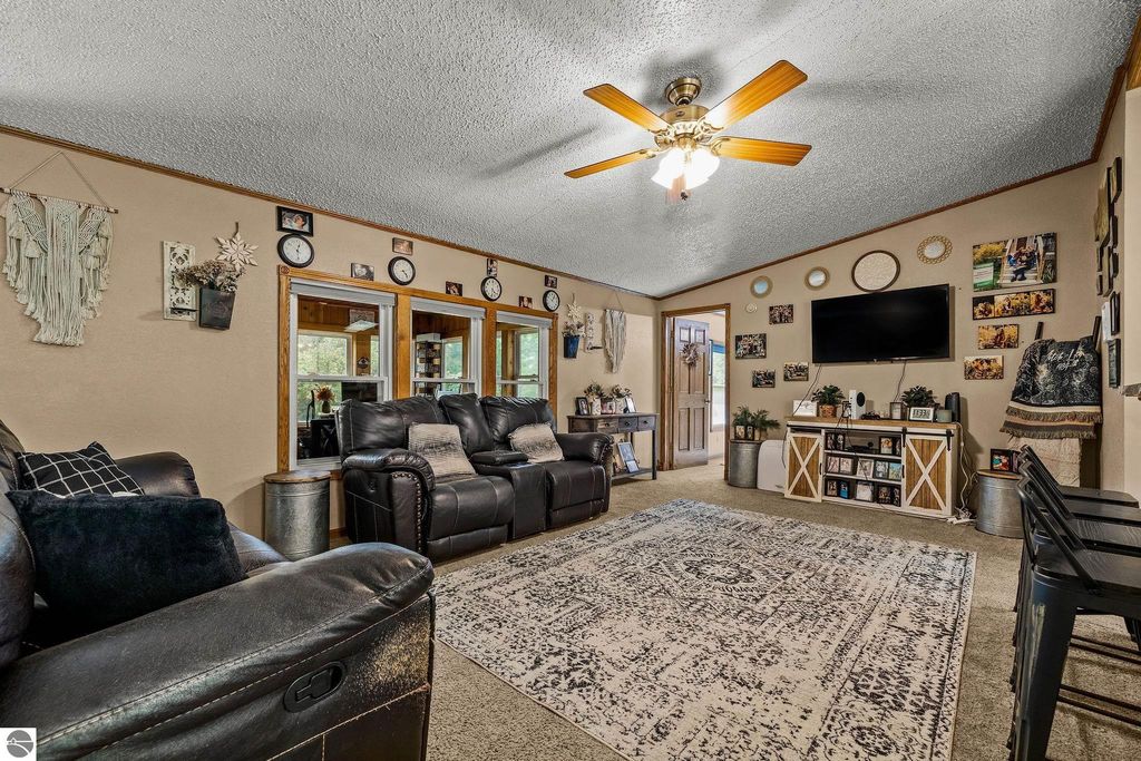 Image 8 of property listing at 4812 SE County Line Road, Shepherd, MI 48883