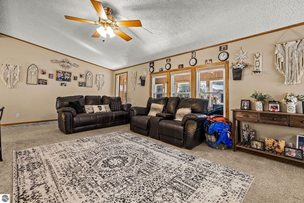 Image 9 of property listing at 4812 SE County Line Road, Shepherd, MI 48883