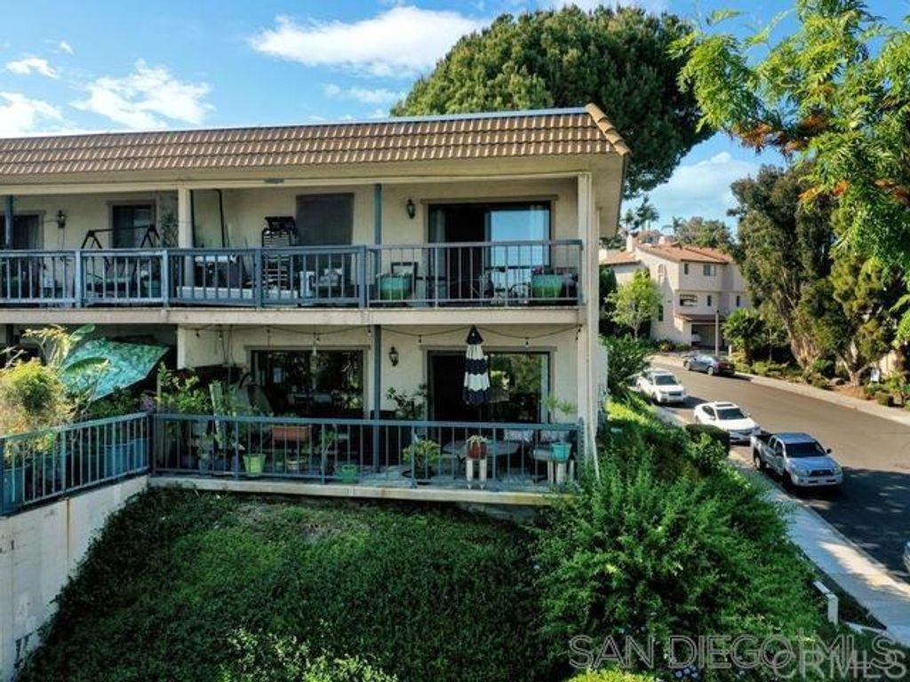 2376 Caringa Way G, Carlsbad, CA 92009