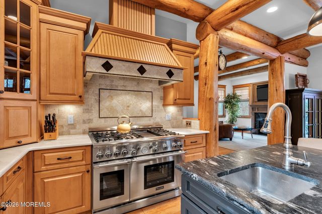 726 Kings Highway E, Atlantic Highlands, NJ 07716