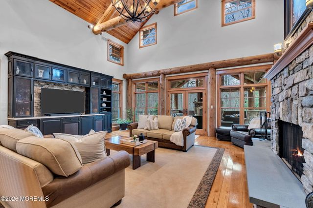 726 Kings Highway E, Atlantic Highlands, NJ 07716