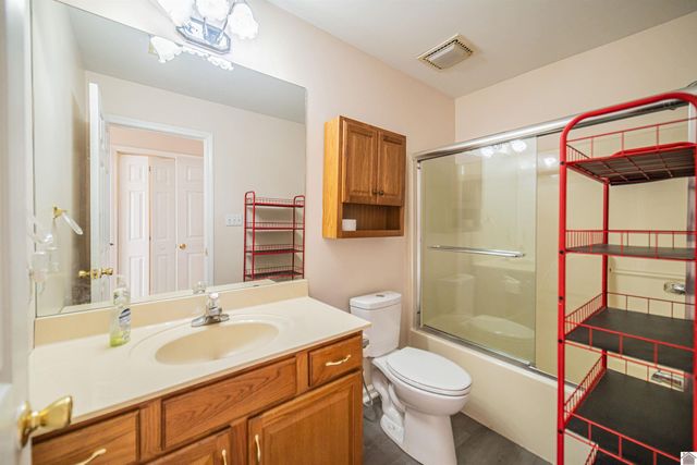 2111 West Park Drive, Paducah, KY 42001